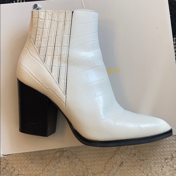 Marc Fisher Shoes - Women’s Marc Fisher LTD ALVA White Booties